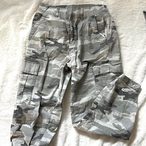 American Eagle Camp Cargo Pants Size 8 Regular
